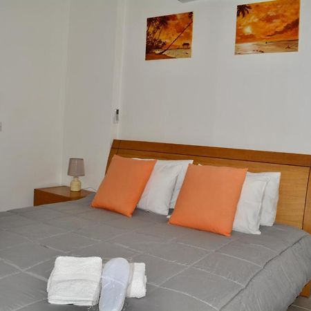 Queens Gardens - Kato Paphos - Next To Kings Ave Mall --- By Yiota Exteriör bild