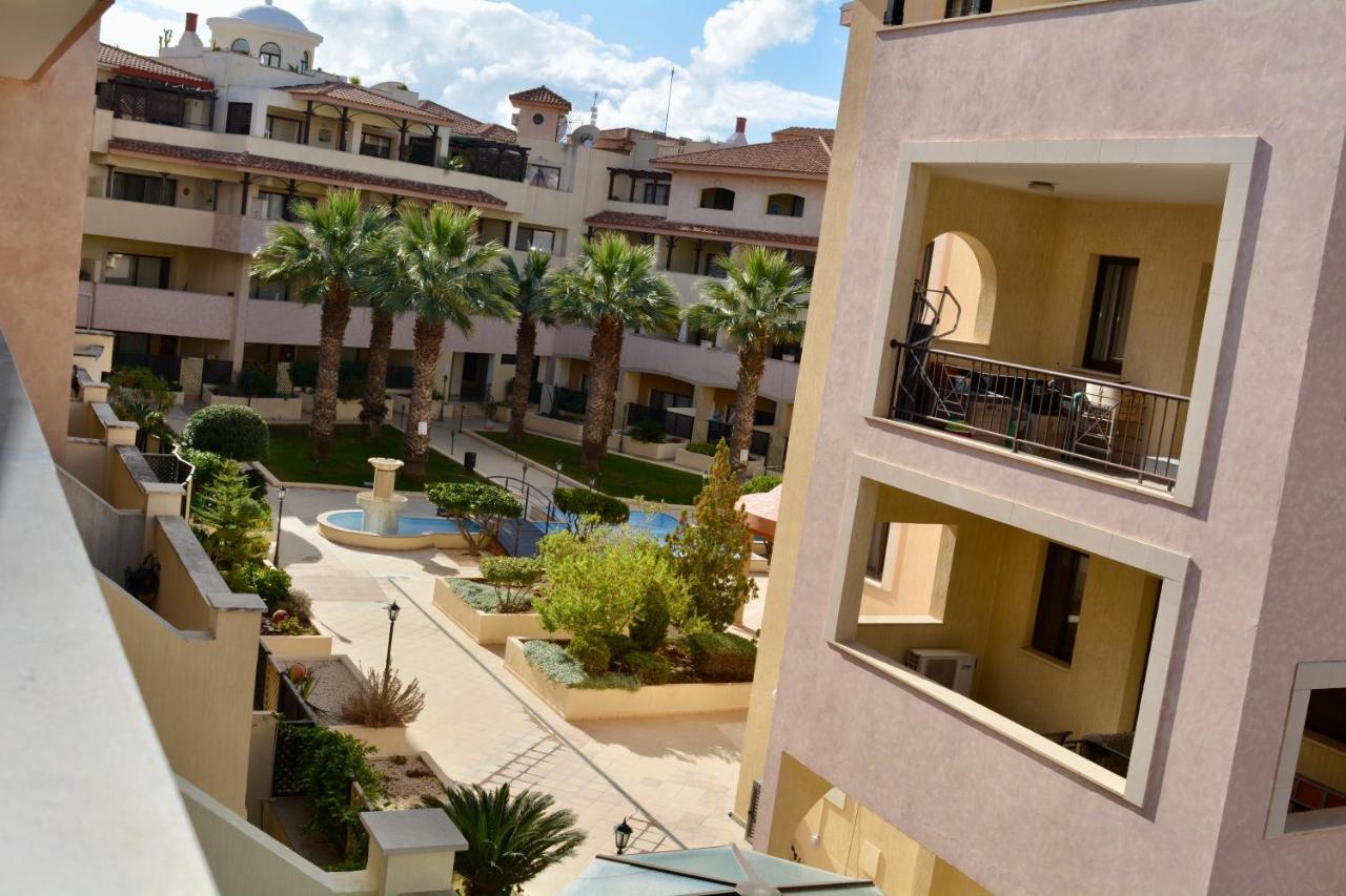 Queens Gardens - Kato Paphos - Next To Kings Ave Mall --- By Yiota Exteriör bild