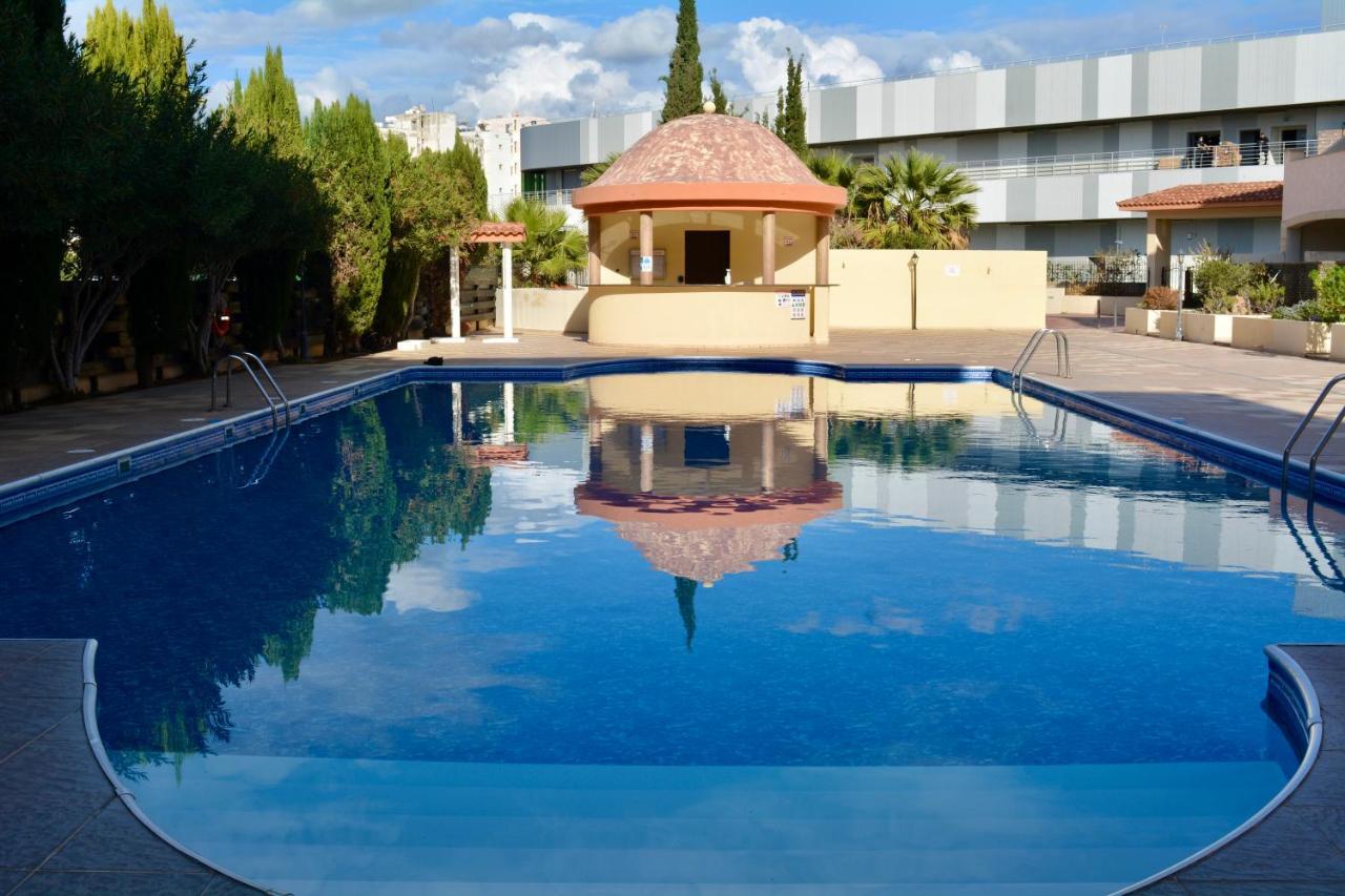 Queens Gardens - Kato Paphos - Next To Kings Ave Mall --- By Yiota Exteriör bild