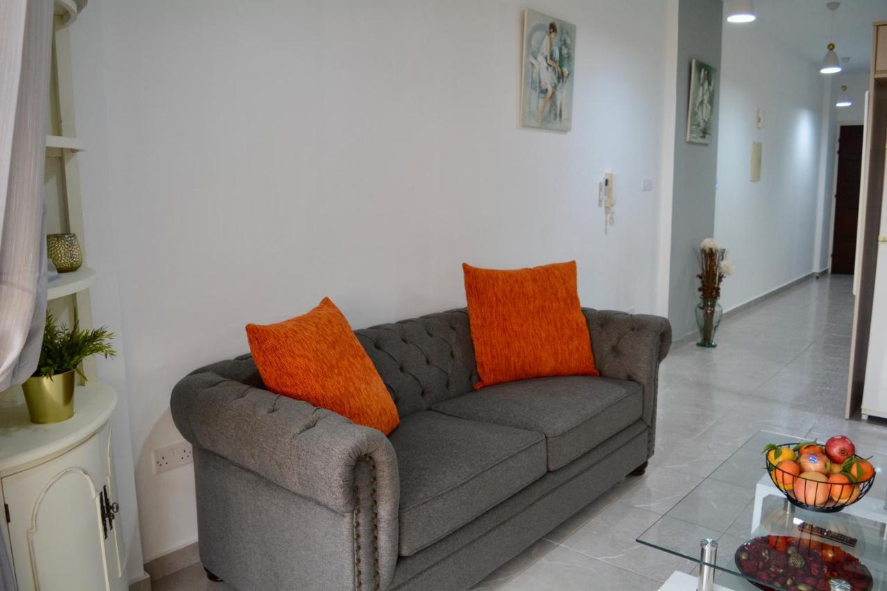 Queens Gardens - Kato Paphos - Next To Kings Ave Mall --- By Yiota Exteriör bild