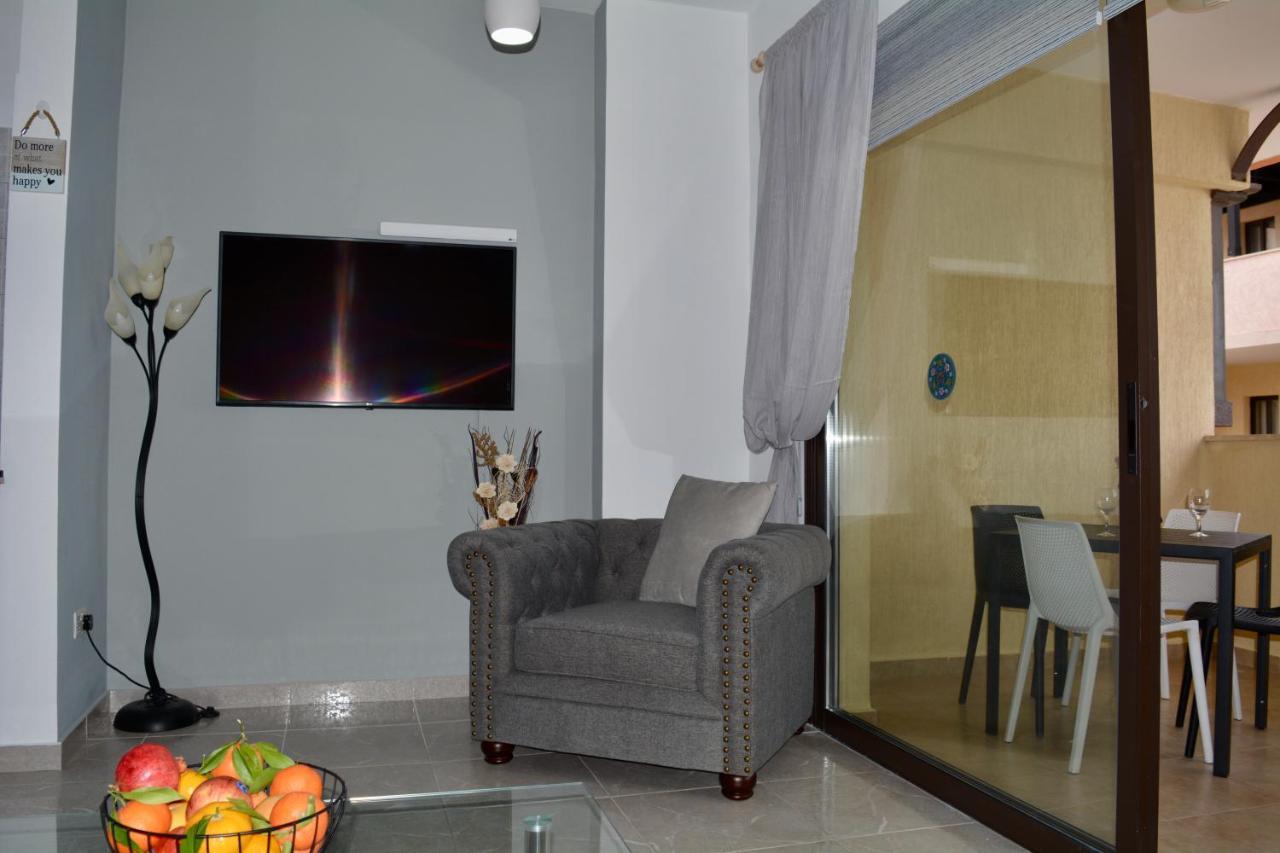 Queens Gardens - Kato Paphos - Next To Kings Ave Mall --- By Yiota Exteriör bild