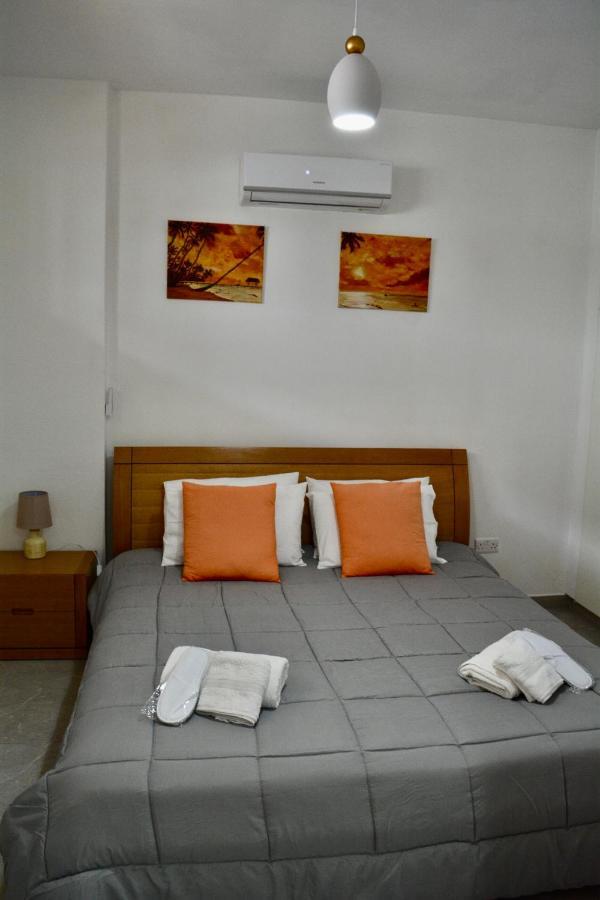 Queens Gardens - Kato Paphos - Next To Kings Ave Mall --- By Yiota Exteriör bild